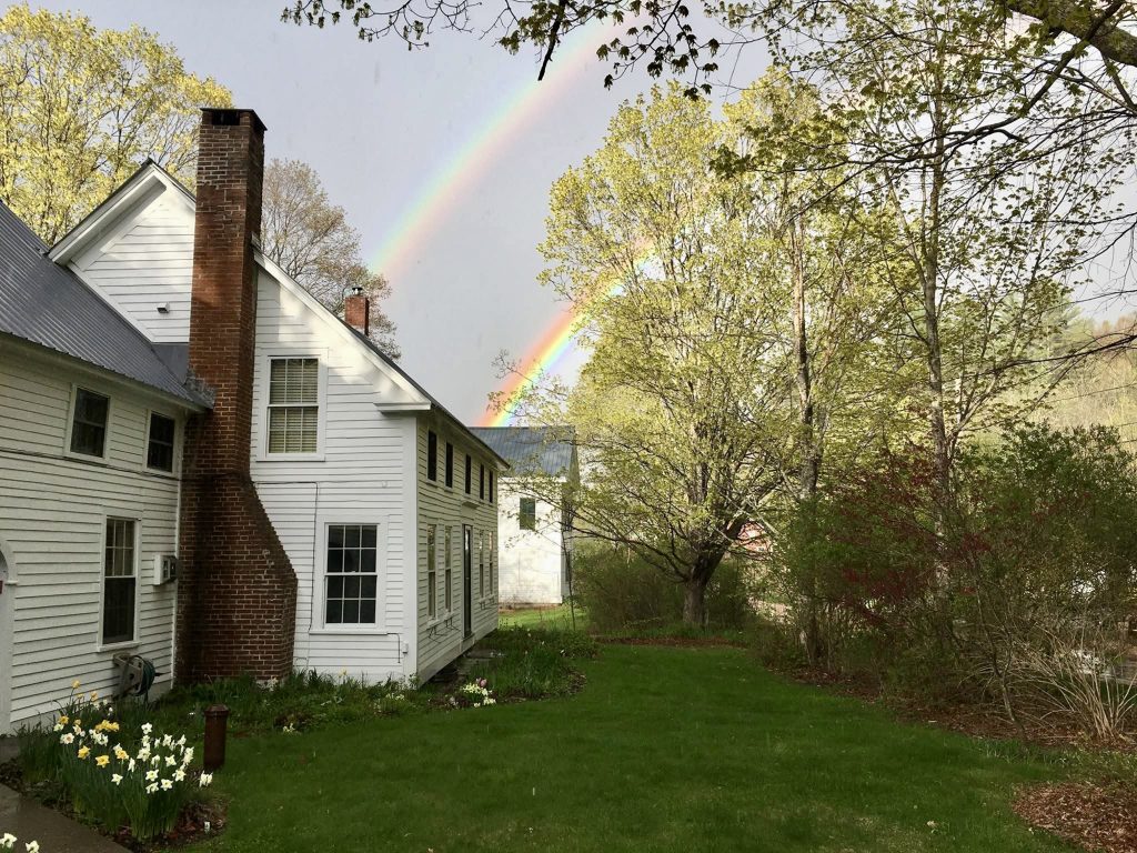 01-EXTERIOR-RAINBOW